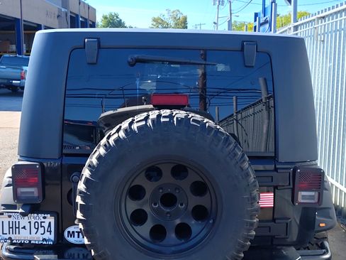 Used 2010 Jeep Wrangler Unlimited Sport AWD/4WD image 8