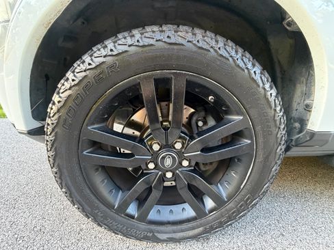 Used 2016 Land Rover LR4 HSE Silver Edition image 21