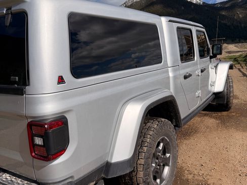 Used 2022 Jeep Gladiator Rubicon w/ LED Lighting Group AWD/4WD image 12