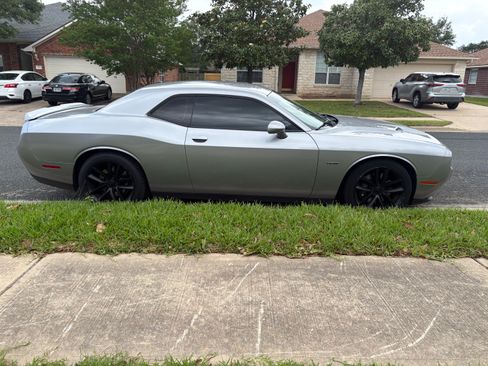 Used 2018 Dodge Challenger R/T w/ Performance Handling Group image 2