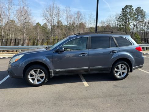 Used 2013 Subaru Outback 2.5i Limited w/ Moonroof Pkg image 1