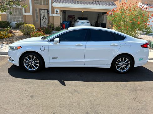 Used 2017 Ford Fusion Energi SE FWD image 5