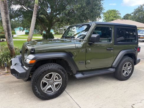 Used 2022 Jeep Wrangler Sport AWD/4WD image 2