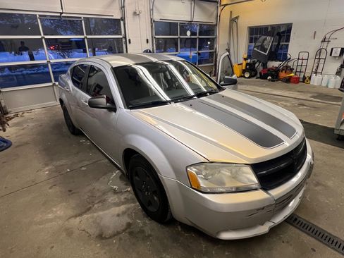 Used 2010 Dodge Avenger SXT image 1