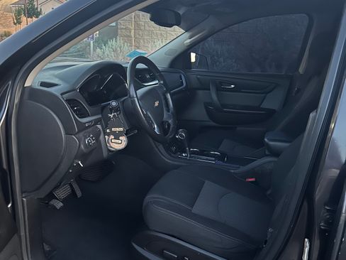 Used 2015 Chevrolet Traverse LT image 10
