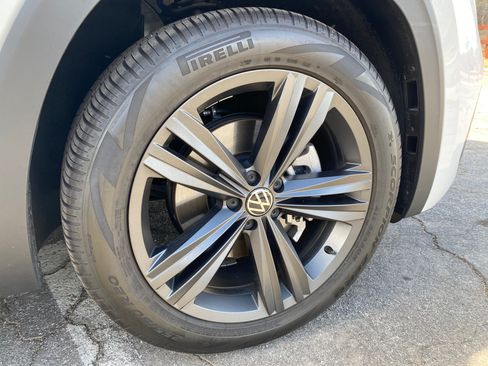 Used 2021 Volkswagen Atlas Cross Sport SE w/ Panoramic Sunroof Package image 13