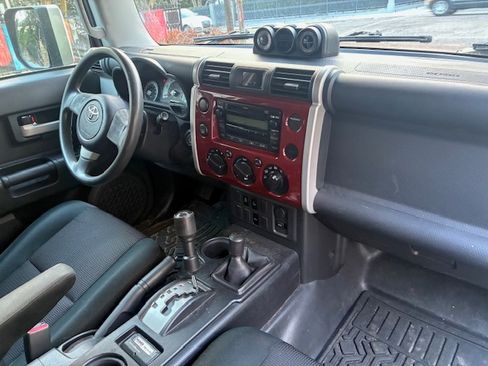 Used 2008 Toyota FJ Cruiser 4WD image 9