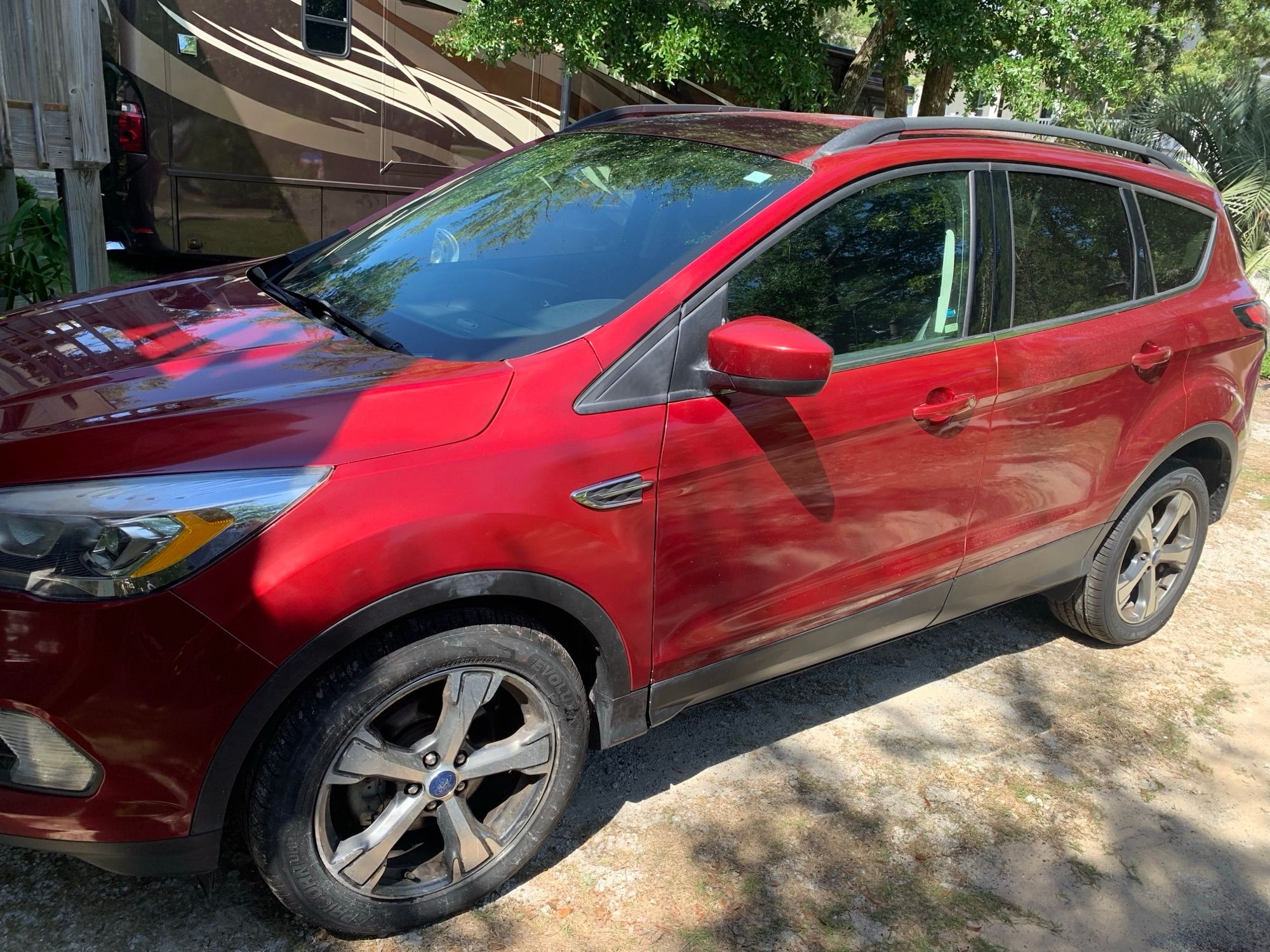 Used 2017 Ford Escape SE w/ Equipment Group 201A FWD image 2