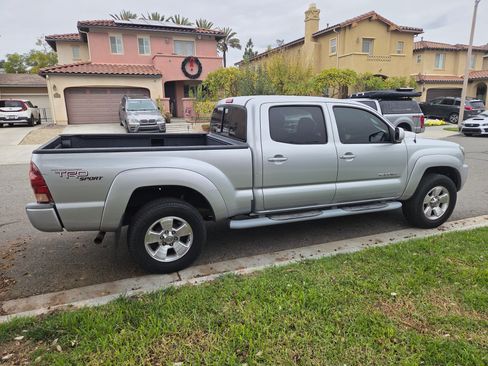 Used 2006 Toyota Tacoma PreRunner image 1