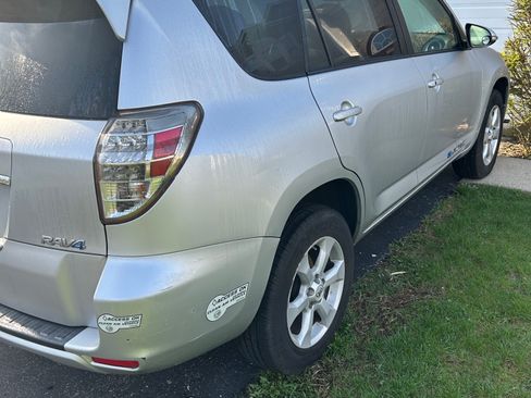 Used 2014 Toyota RAV4 EV FWD image 16