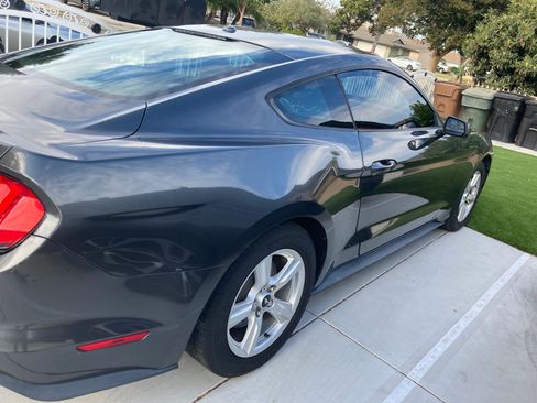 Used 2019 Ford Mustang Coupe RWD image 9