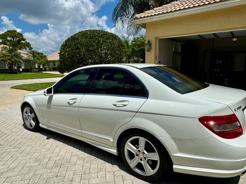 Used 2011 Mercedes-Benz C 300 Sedan image 4