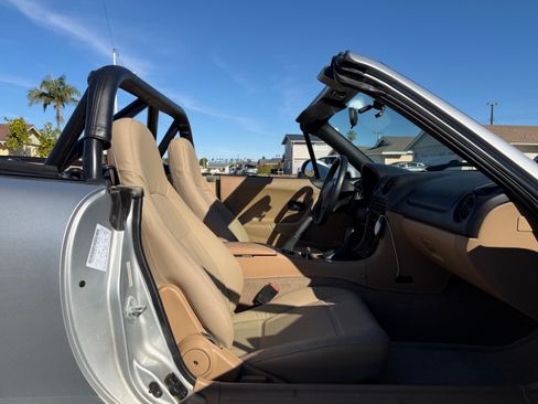 Used 1999 MAZDA MX-5 Miata image 19