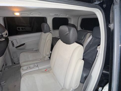 Used 2012 Nissan Quest S FWD image 8