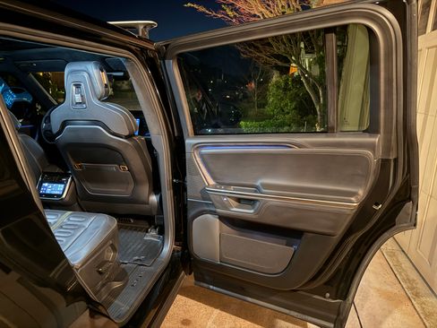 Used 2025 Rivian R1S Adventure image 18