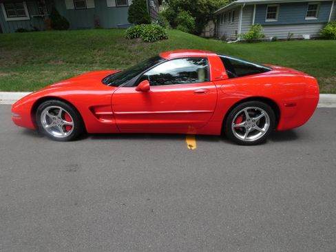 Used 2003 Chevrolet Corvette Coupe w/ Preferred Equipment Group RWD image 11