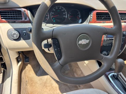 Used 2008 Chevrolet Impala LT FWD image 12
