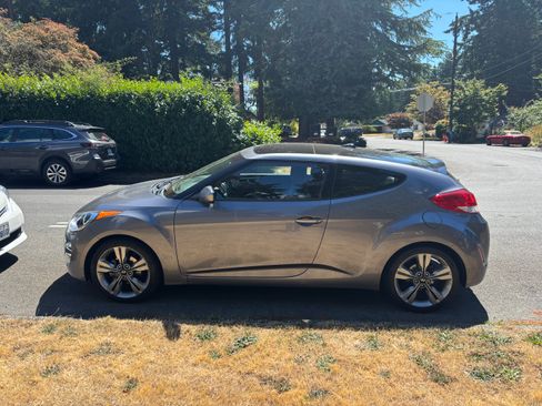 Used 2016 Hyundai Veloster w/ Option Group 02 FWD image 4