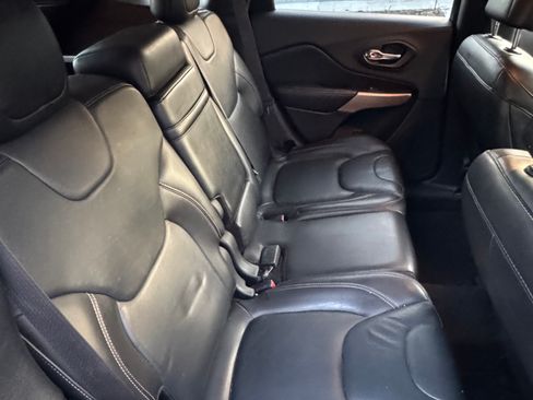 Used 2018 Jeep Cherokee Limited FWD image 6