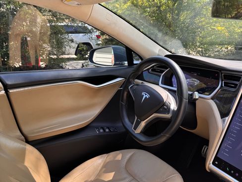 Used 2013 Tesla Model S Performance image 15