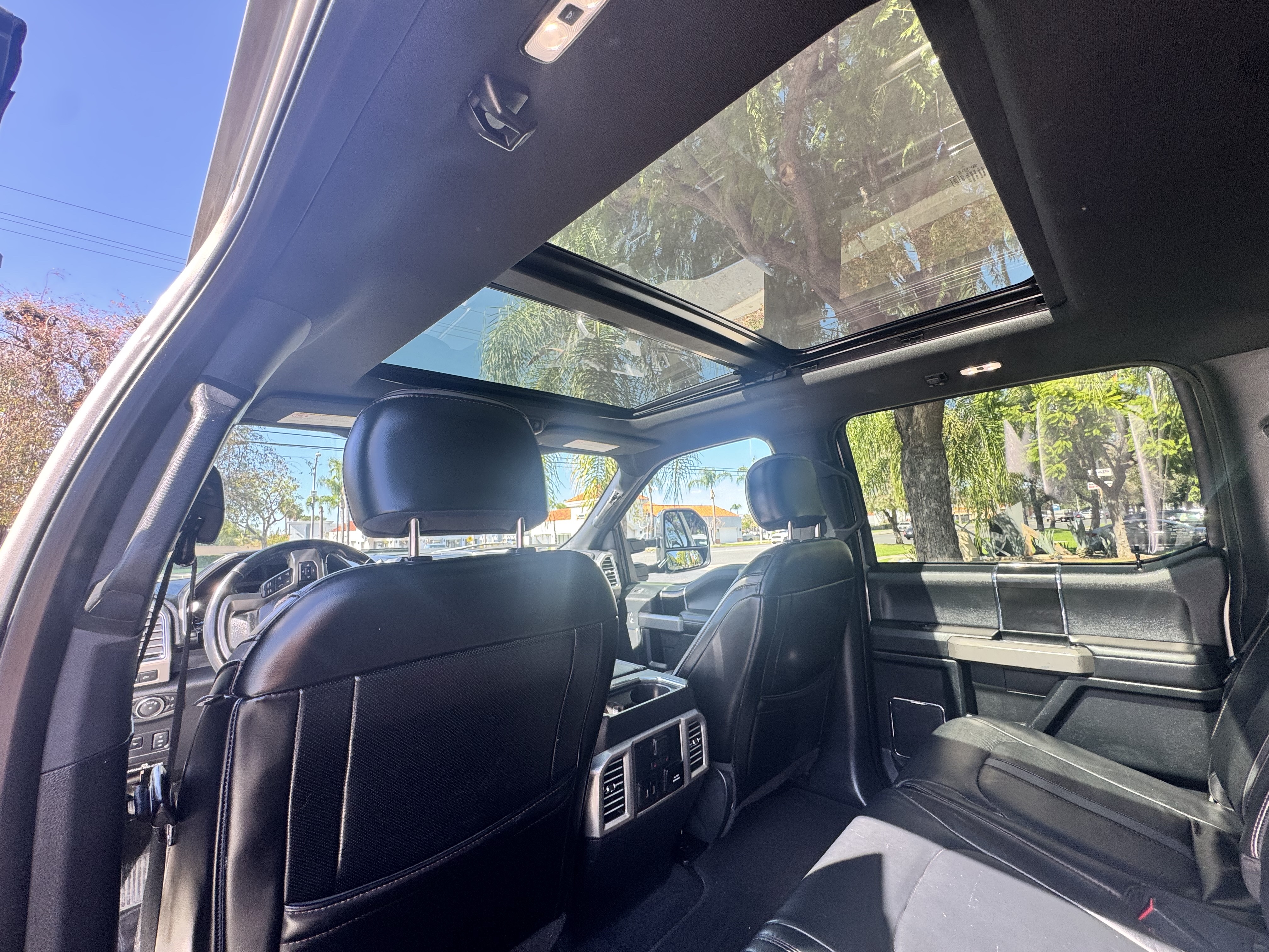 Used 2018 Ford F250 Platinum w/ Platinum Ultimate Package AWD/4WD image 15
