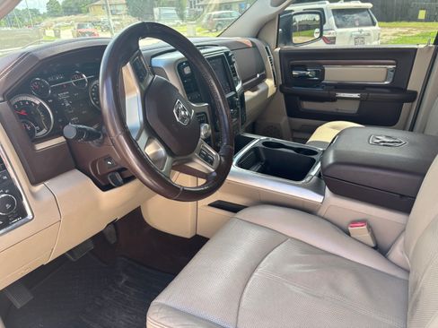 Used 2018 RAM 1500 Laramie AWD/4WD image 10