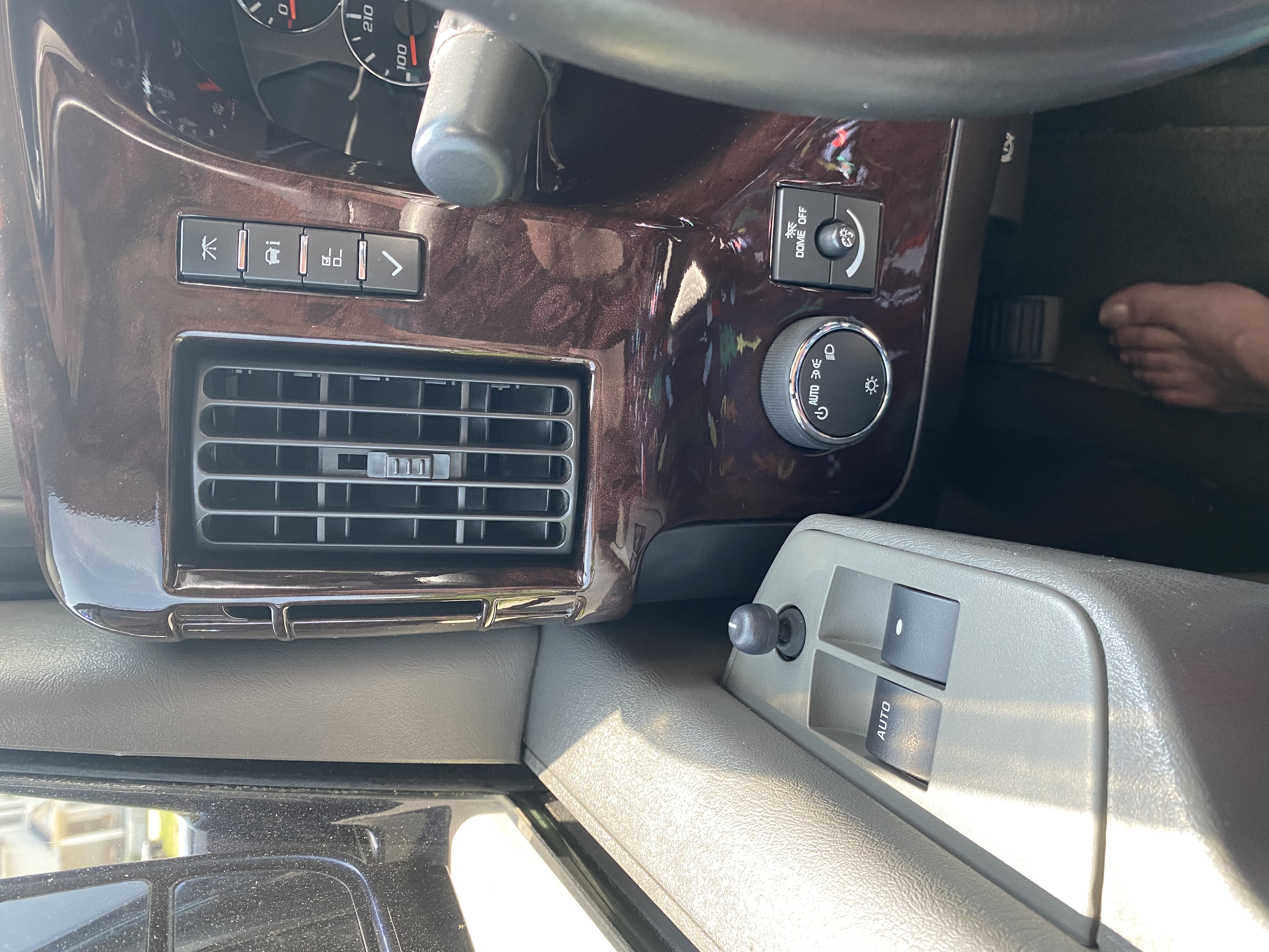 Used 2014 Chevrolet Express 2500 Extended RWD image 13