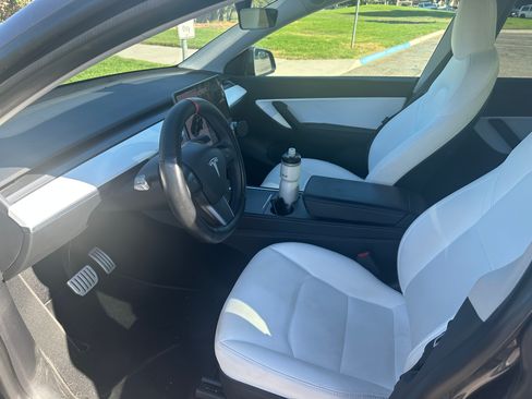 Used 2021 Tesla Model Y Performance image 8