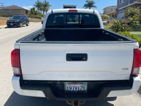 Used 2016 Toyota Tacoma TRD Sport w/ Towing Package RWD image 9