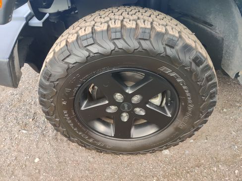 Used 2017 Jeep Wrangler Sport AWD/4WD image 24
