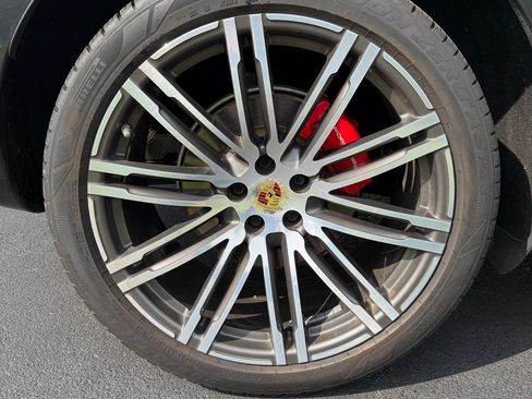 Used 2017 Porsche Macan GTS AWD/4WD image 14