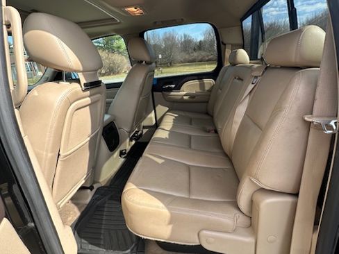 Used 2012 GMC Sierra 2500 Denali w/ Suspension Package, Off-Road image 11