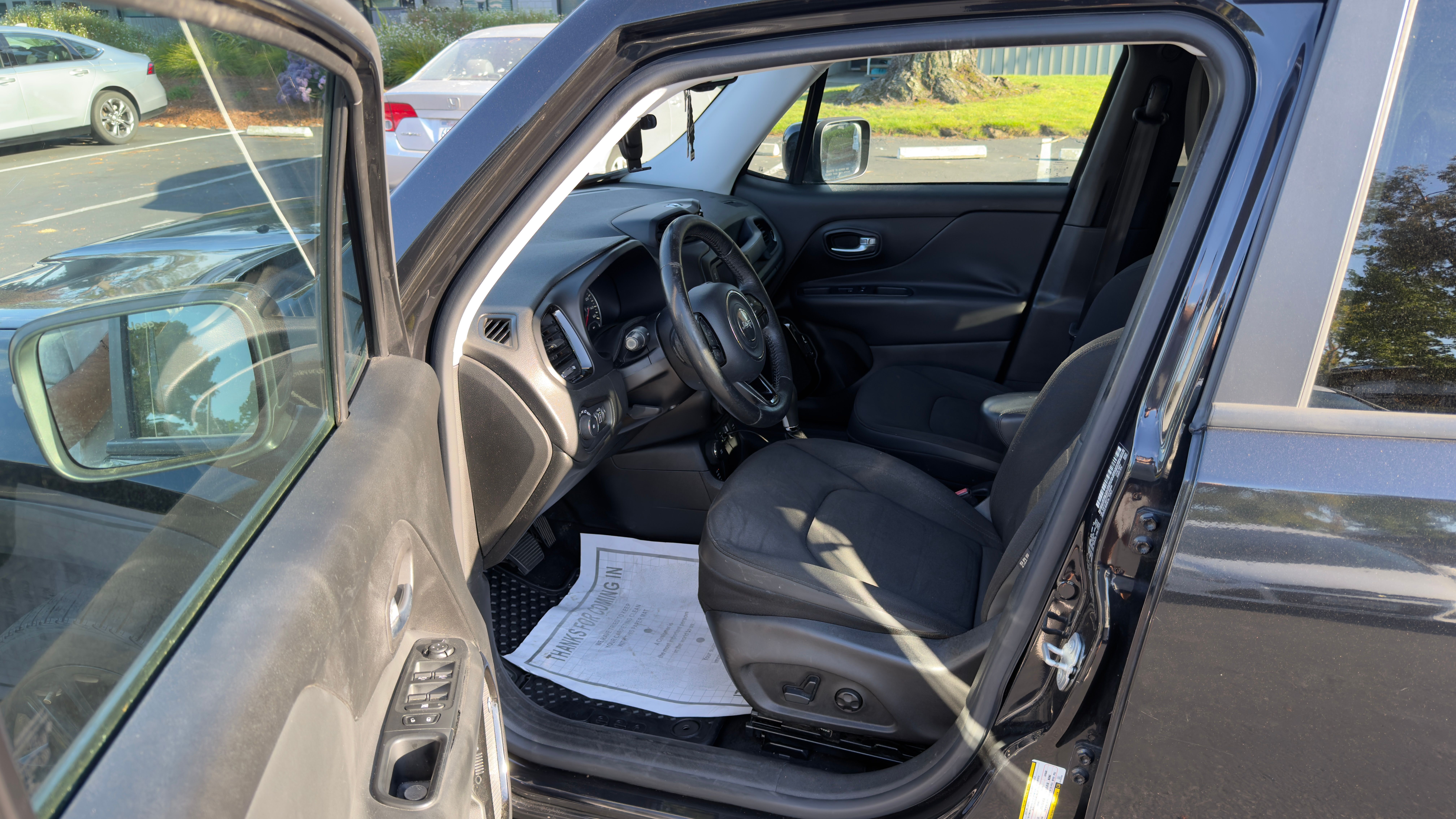 Used 2016 Jeep Renegade Latitude AWD/4WD image 11