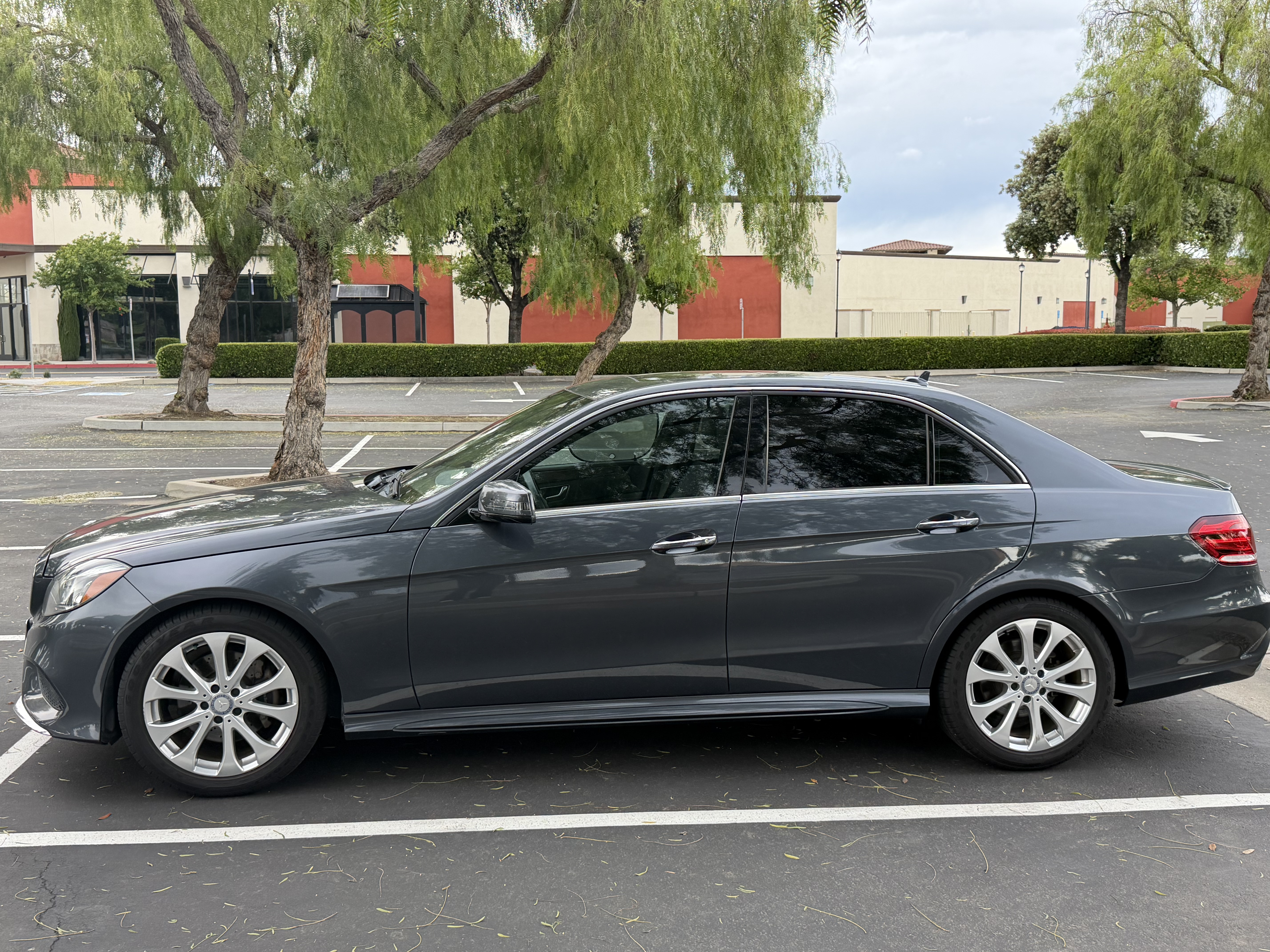 Used 2015 Mercedes-Benz E 350 Sedan image 2