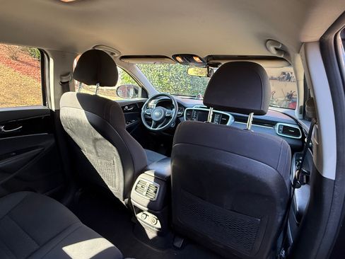 Used 2018 Kia Sorento LX image 10