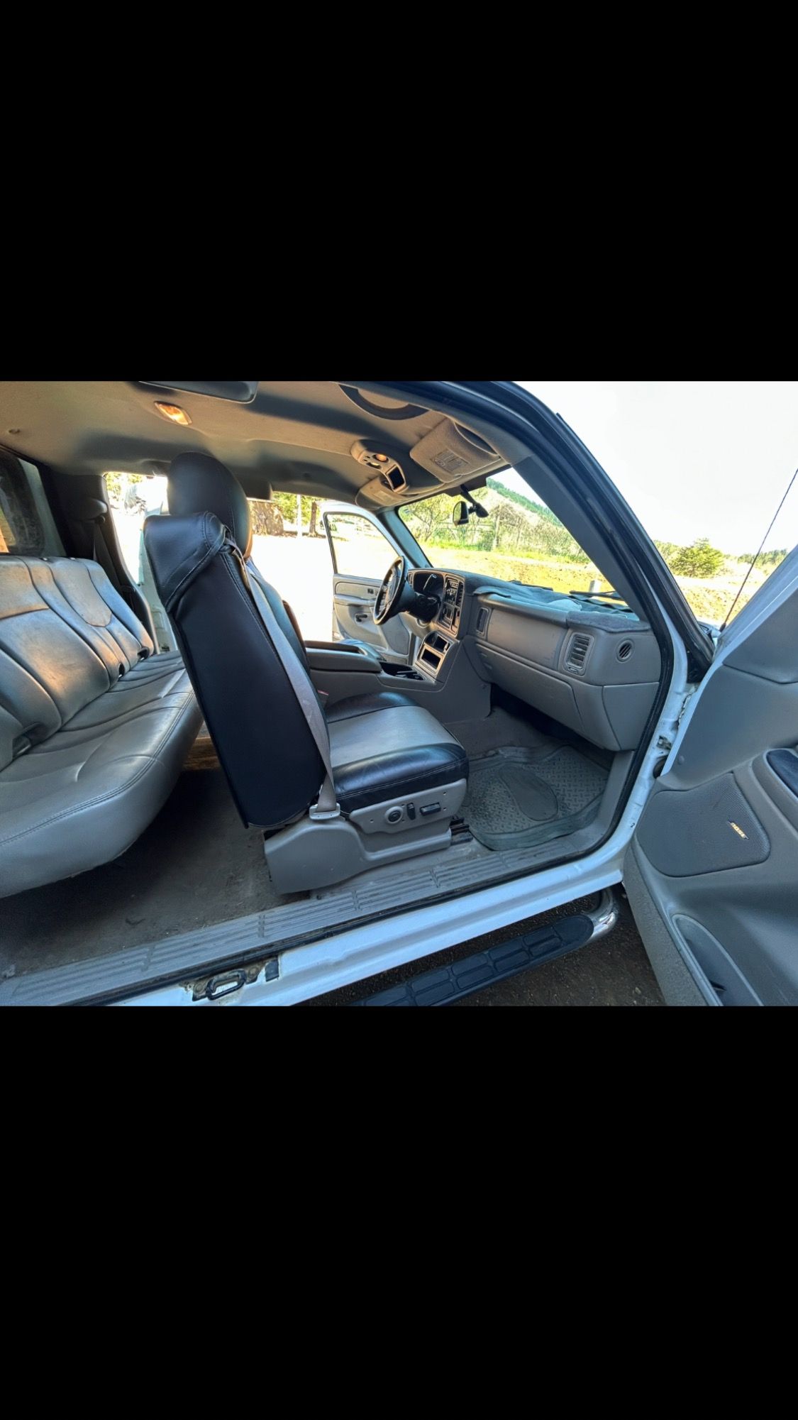Used 2005 GMC Sierra 2500 SLT w/ Skid Plate Package AWD/4WD image 5