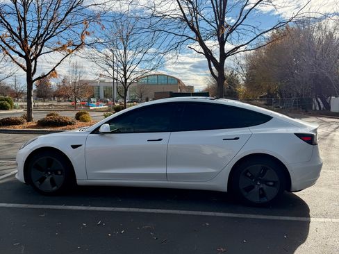 Used 2022 Tesla Model 3 image 10