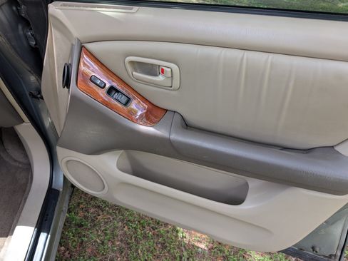 Used 2000 Lexus RX 300 w/ Premium Pkg FWD image 23