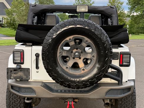 Used 2016 Jeep Wrangler Unlimited Sahara AWD/4WD image 29