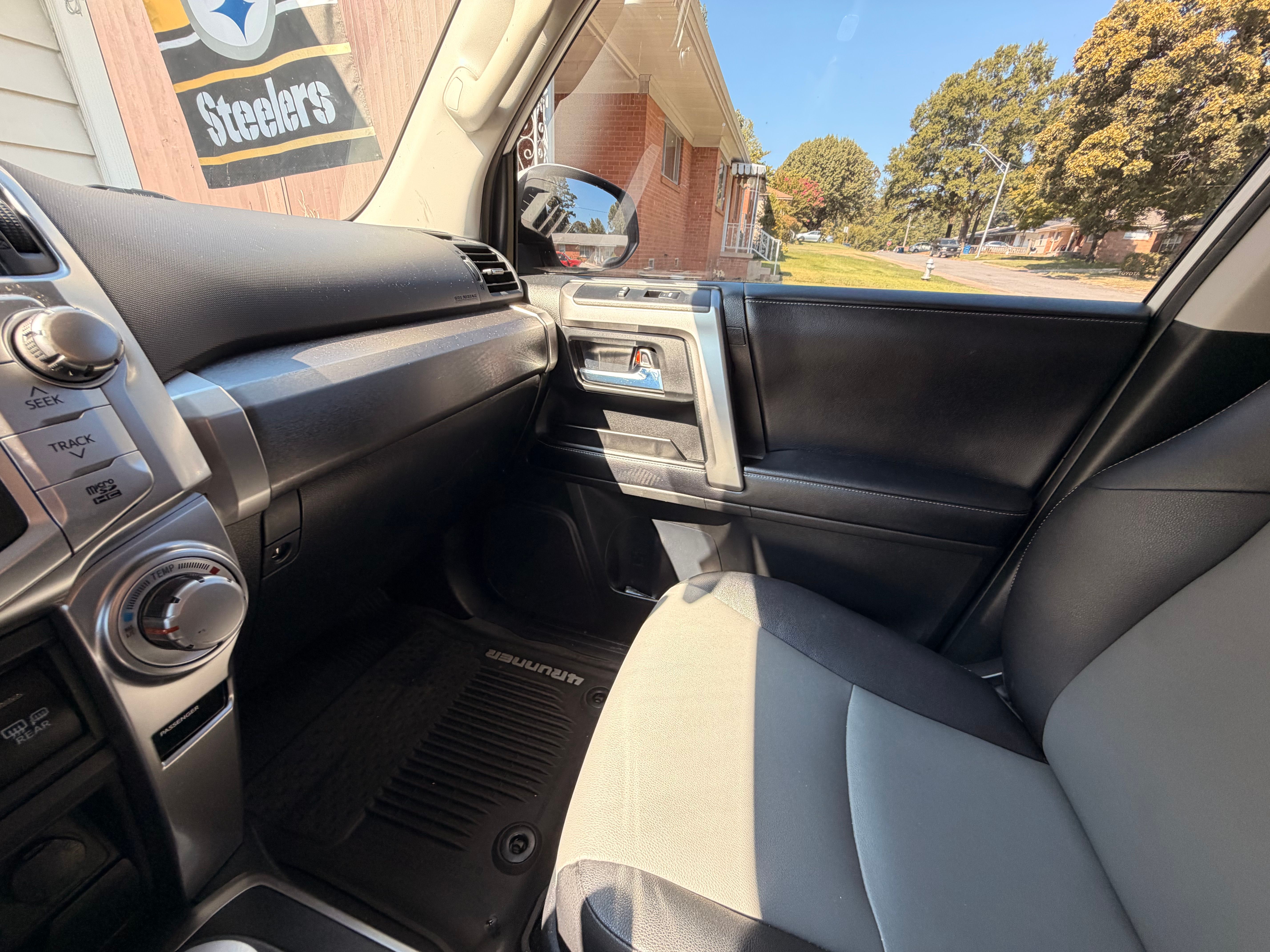 Used 2017 Toyota 4Runner SR5 Premium w/ Convenience Package AWD/4WD image 12