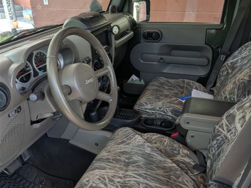 Used 2007 Jeep Wrangler Unlimited Sahara image 12