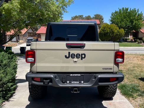 Used 2020 Jeep Gladiator Sport w/ Quick Order Package 24S AWD/4WD image 2