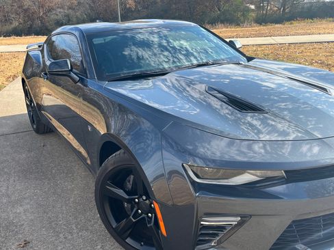 Used 2017 Chevrolet Camaro SS RWD image 2