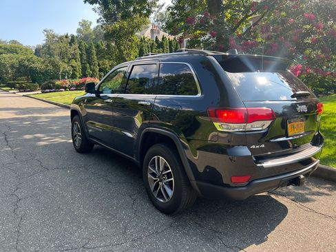 Used 2020 Jeep Grand Cherokee Limited w/ Luxury Group II image 8