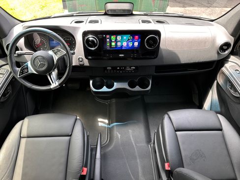 Used 2025 Mercedes-Benz Sprinter 2500 image 9