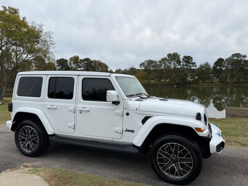 Used 2023 Jeep Wrangler Unlimited Sahara image 9