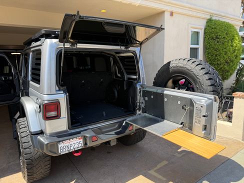 Used 2019 Jeep Wrangler Unlimited Rubicon AWD/4WD image 18