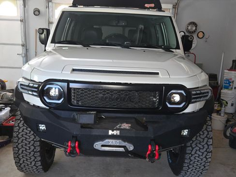 Used 2014 Toyota FJ Cruiser 4WD w/ Upgrade Package image 2