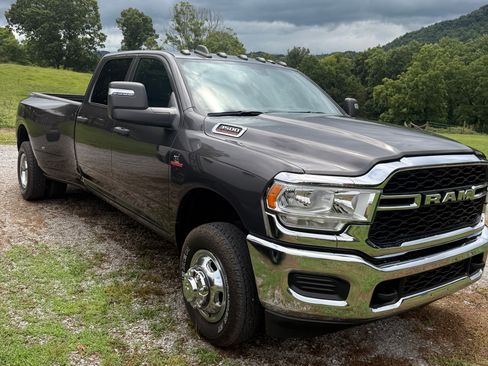 Used 2024 RAM 3500 Tradesman w/ Chrome Appearance Group AWD/4WD image 1