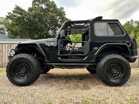 Used 2014 Jeep Wrangler Sport image 2